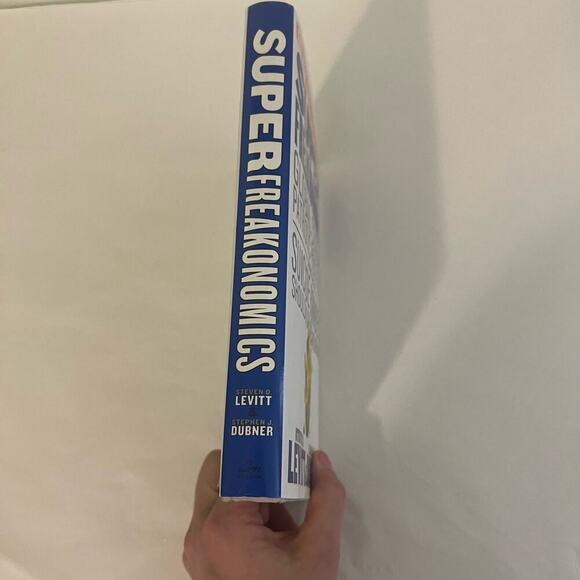 5/ $25 Super Freakonomics Hardback book Levitt and Dubner - Picture 3 of 6